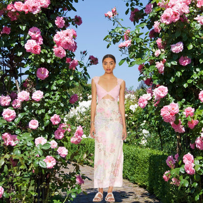 Blommig grimklänning i spets sommar